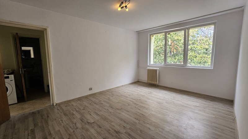 Titan, Ozana, Metrou 1 Decembrie la 5 minute, 3/4, reabilitat, liber,