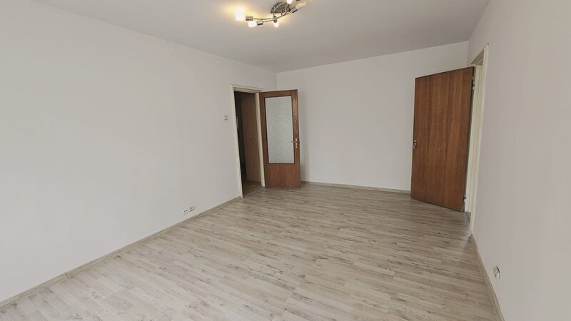 Titan, Ozana, Metrou 1 Decembrie la 5 minute, 3/4, reabilitat, liber,