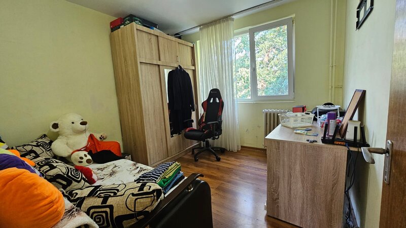 Titan, Ozana, Metrou 1 Decembrie la 5 minute, 3/4, reabilitat, liber,