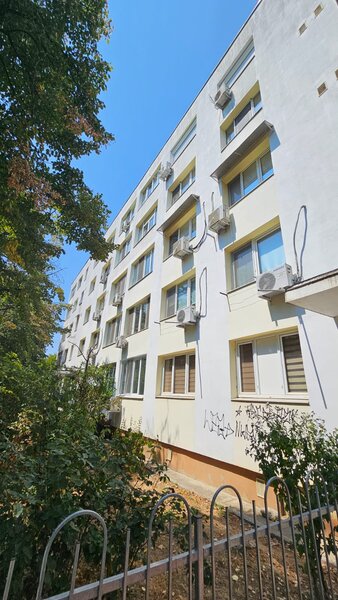 Titan, Ozana, Metrou 1 Decembrie la 5 minute, 3/4, reabilitat, liber,